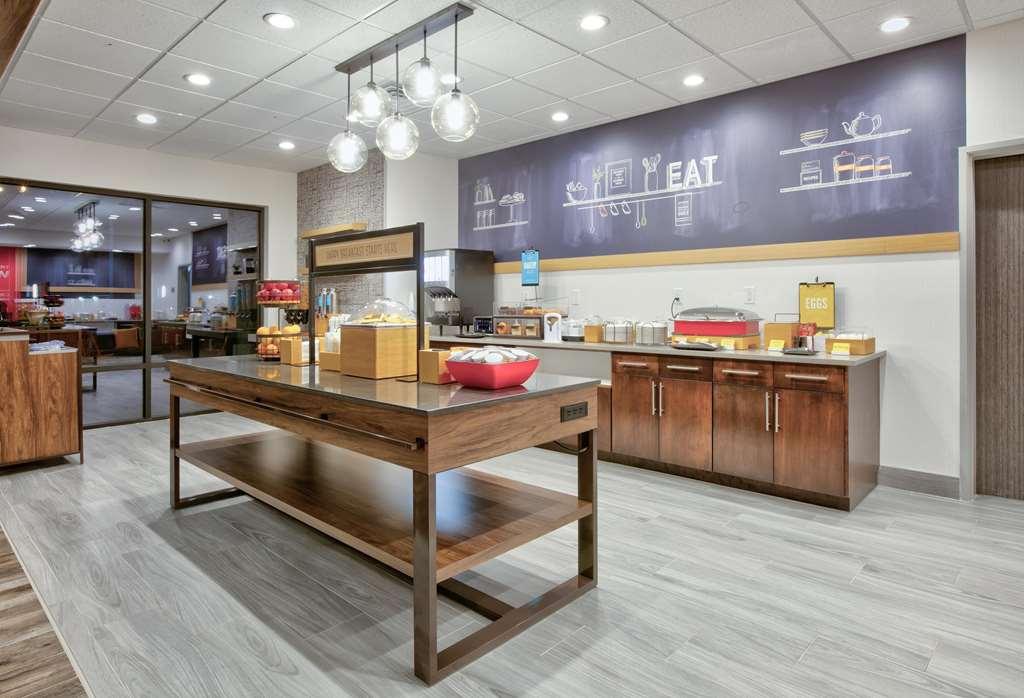 Hampton Inn & Suites Далхарт Ресторан фото