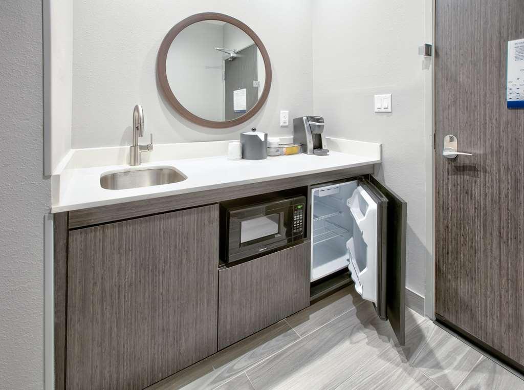 Hampton Inn & Suites Далхарт Номер фото