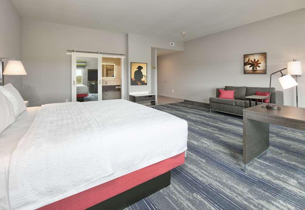 Hampton Inn & Suites Далхарт Номер фото