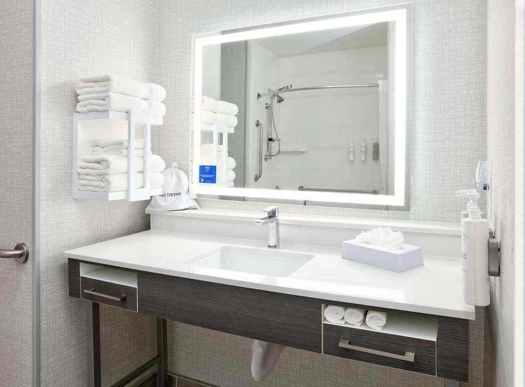 Hampton Inn & Suites Далхарт Номер фото