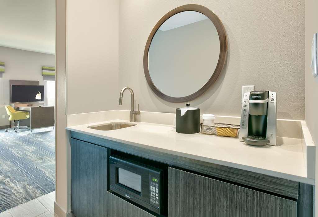 Hampton Inn & Suites Далхарт Номер фото