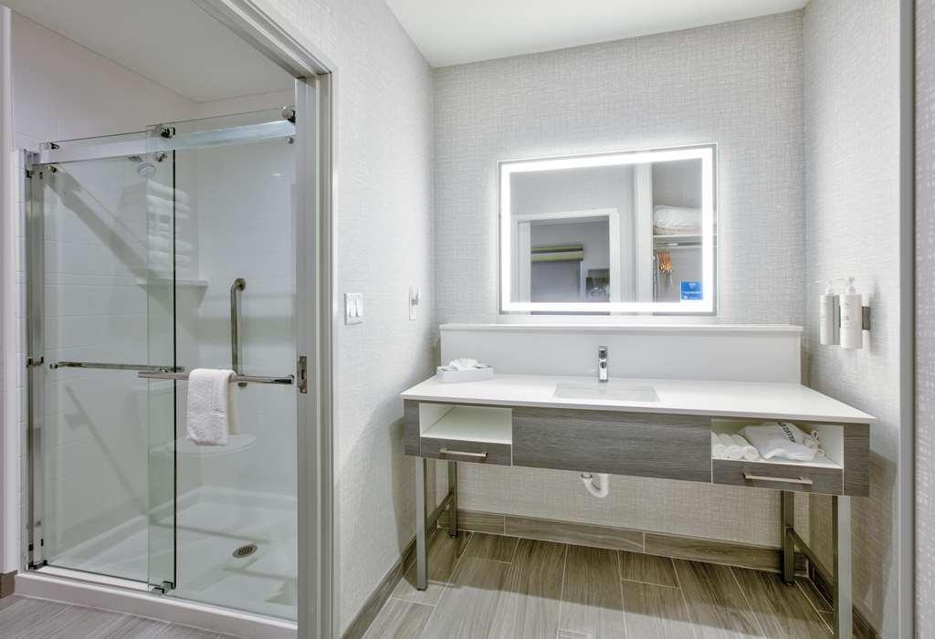 Hampton Inn & Suites Далхарт Номер фото